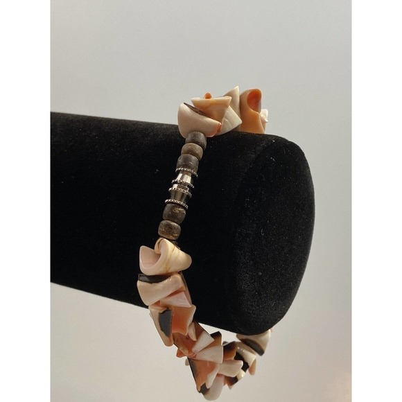 Bracelet Sea Shells Pink Boho Silver Tone Barrel Clasp 8” - Picture 7 of 9